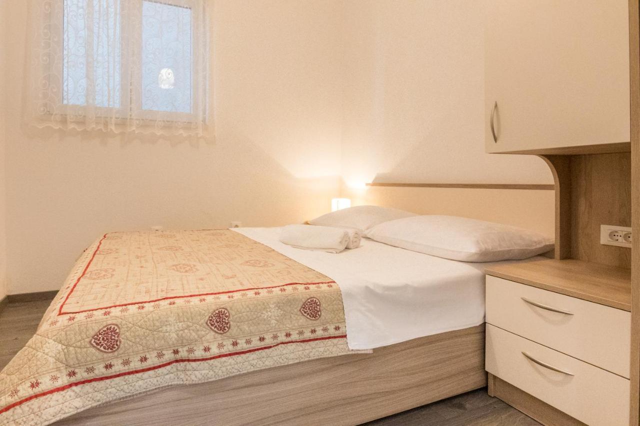 Apartments Mate Tučepi Esterno foto